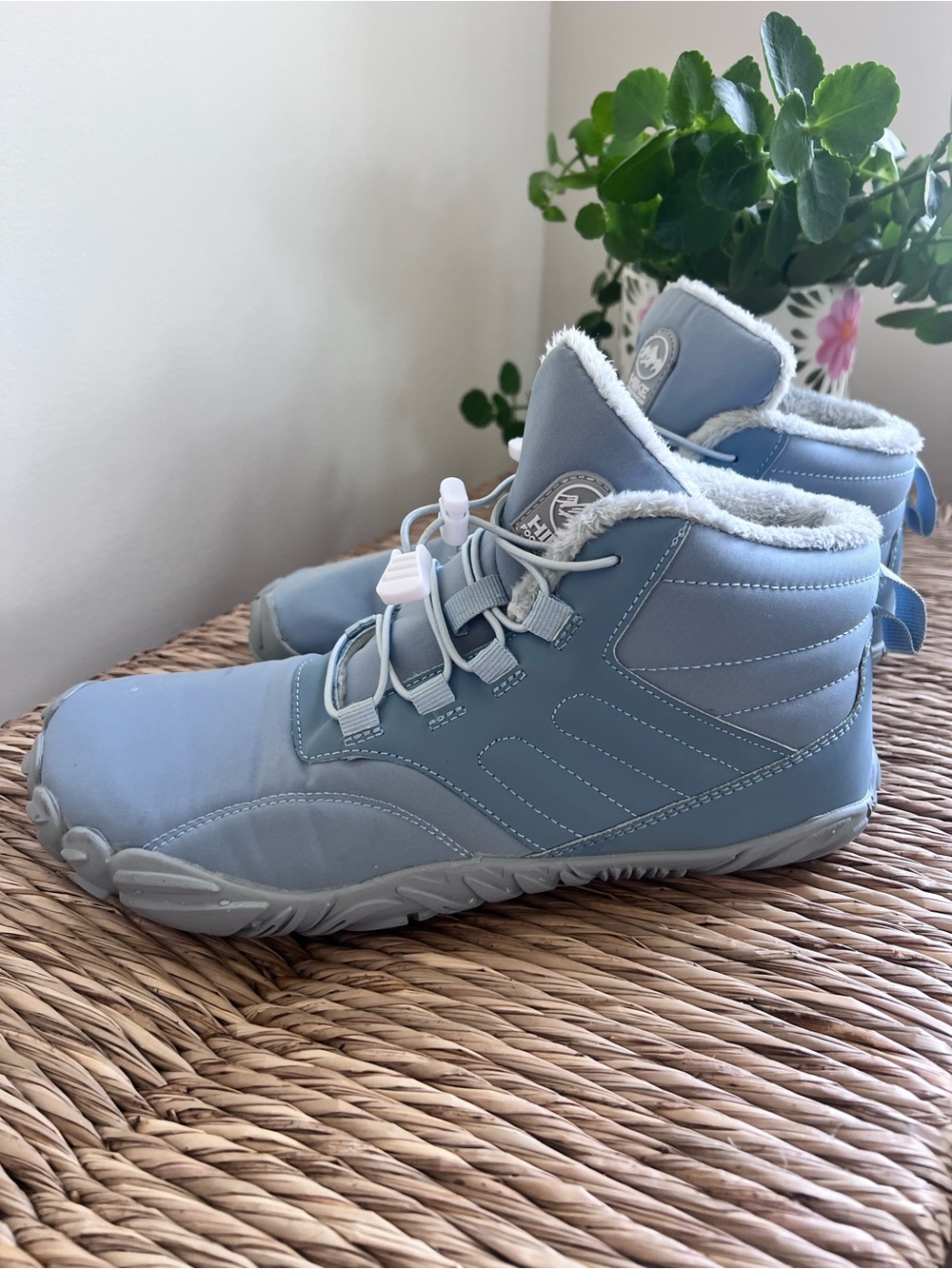 Hike Footwear Light Blue Insulated Winter Ankle Boots/ Faux Fur Trim Size 42
